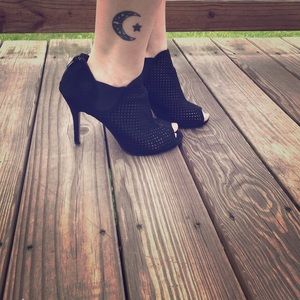 Black open toed heels!
